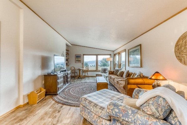 Pacific View Escape image 7