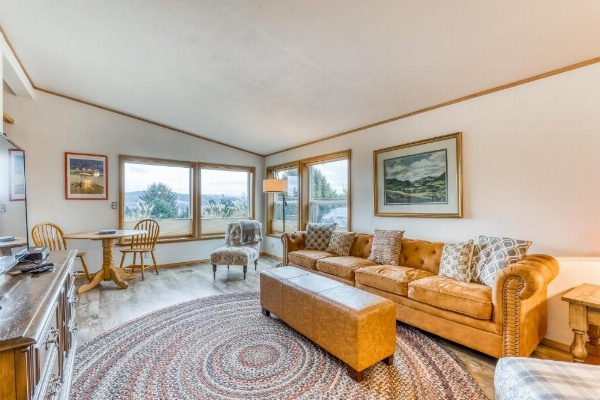Pacific View Escape image 8